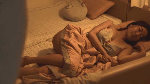 Em mình dây hoodie trắng - phimsex69.vip