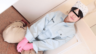 101724_01 – Em giúp việc dâm đĩ làm sạch cu cho chủ nhân